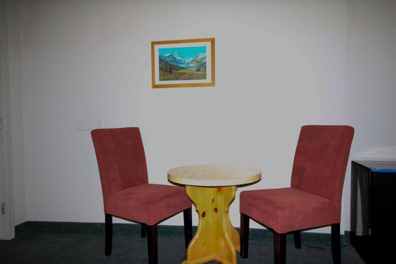 Motel Bighorn & 2*